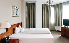 ROSS Hotel